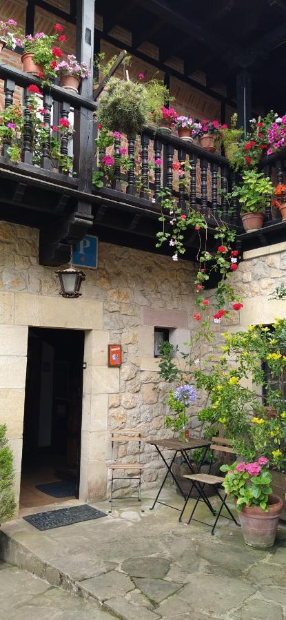 Hospedaje Octavio Santillana del Mar Exterior photo